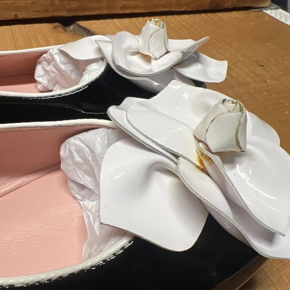 Taryn Rose • Berndt •Slip on 6M Black/White Patent Leather - Picture 4 of 9